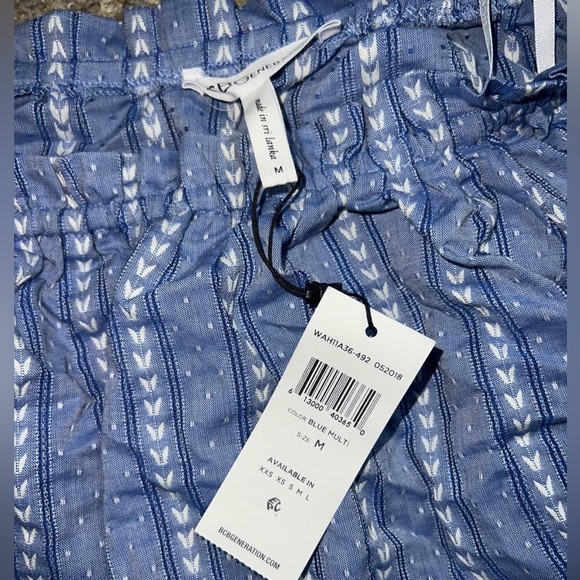 Bcbgeneration med crop top NWT - Picture 2 of 3